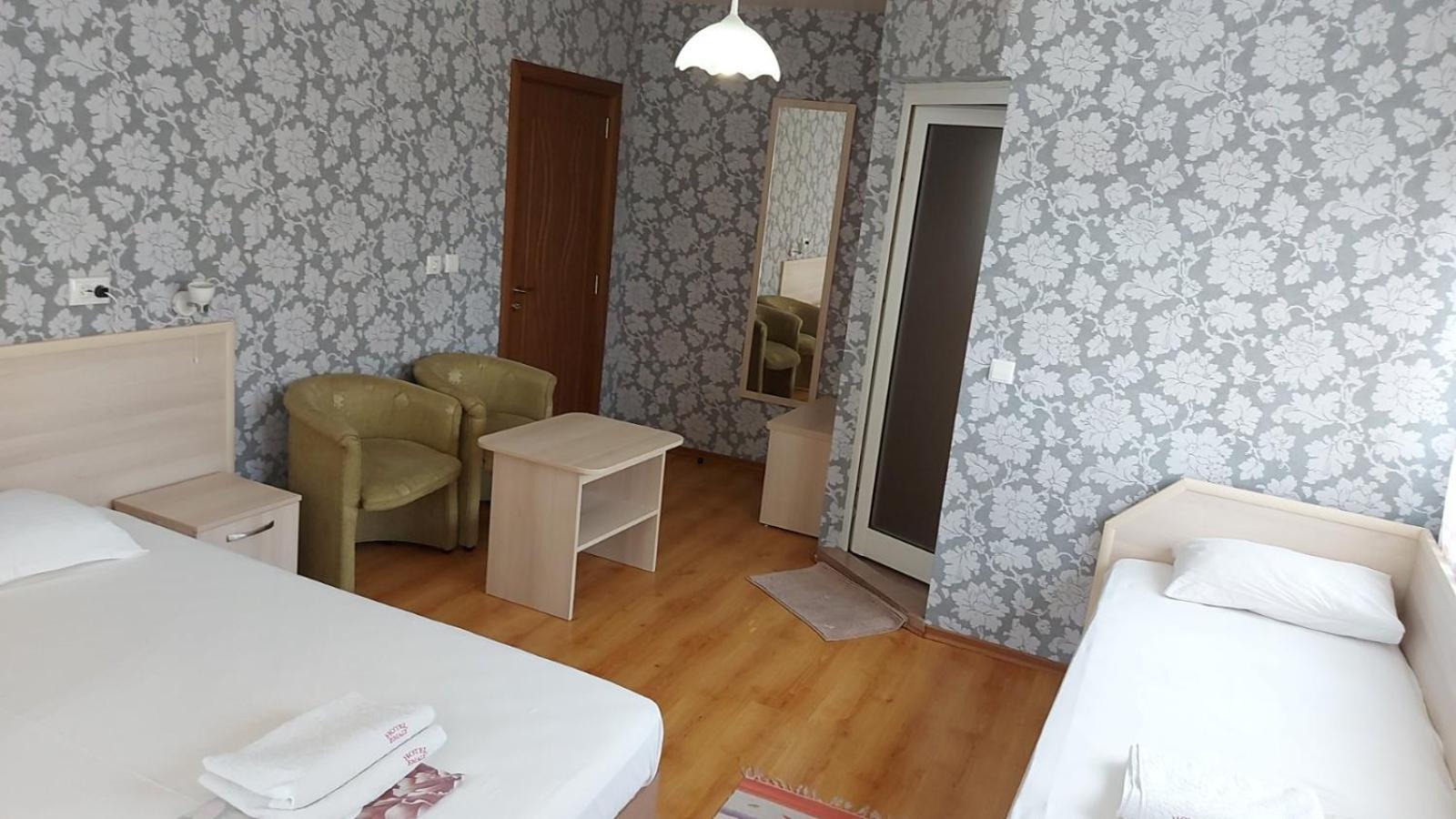 Family Hotel Emaly 1 Bankja Zewnętrze zdjęcie